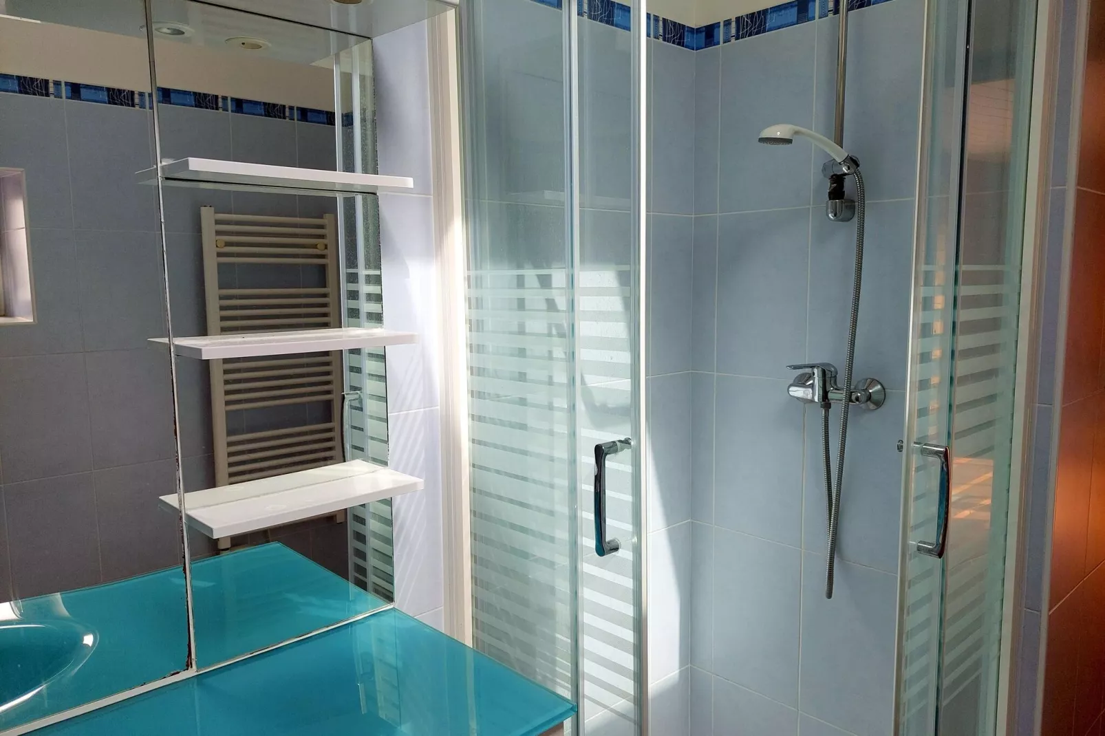 Steinhaus in Strandnähe Cléder-Bathroom