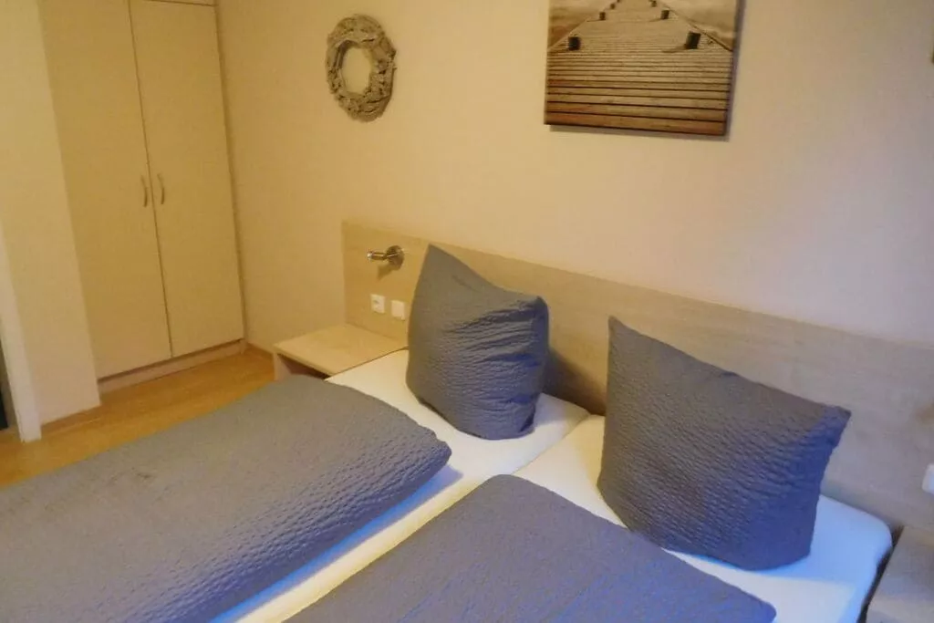 176625-Bedroom