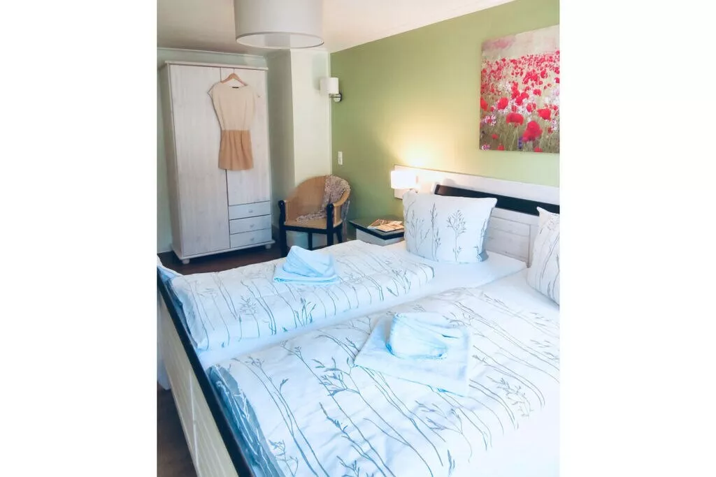 191506-Bedroom