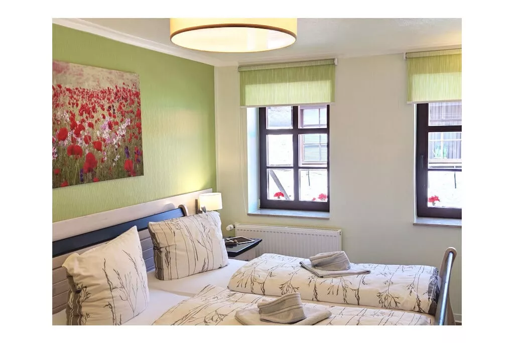 191506-Bedroom