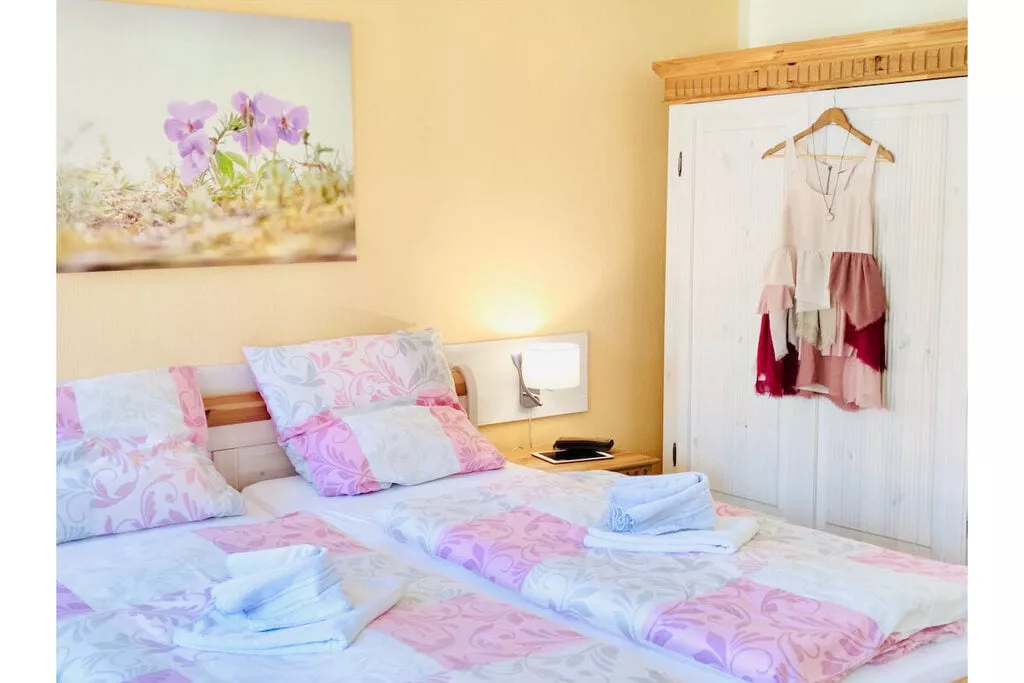 191506-Bedroom