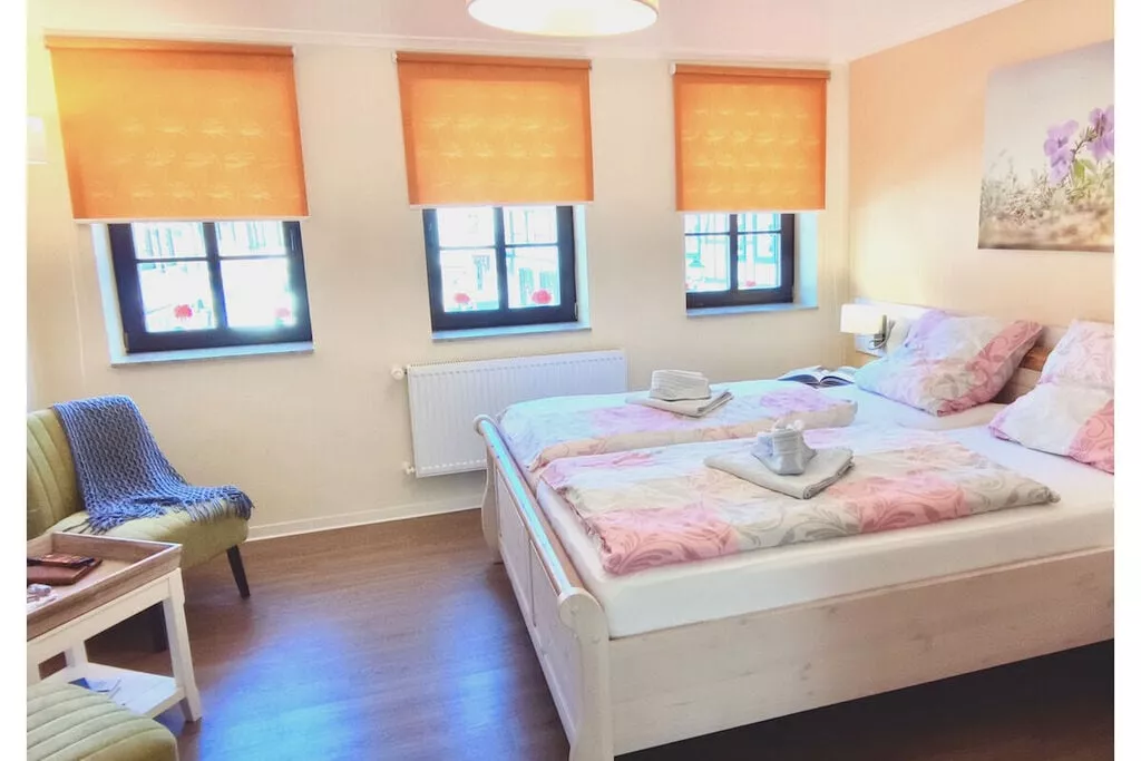191506-Bedroom
