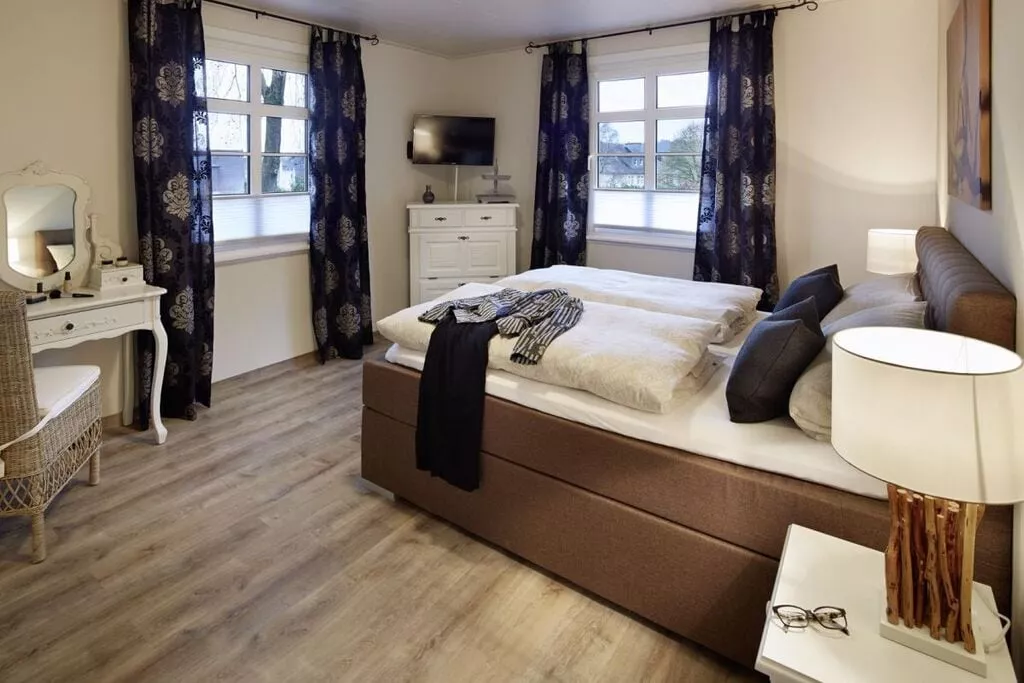 219753-Bedroom