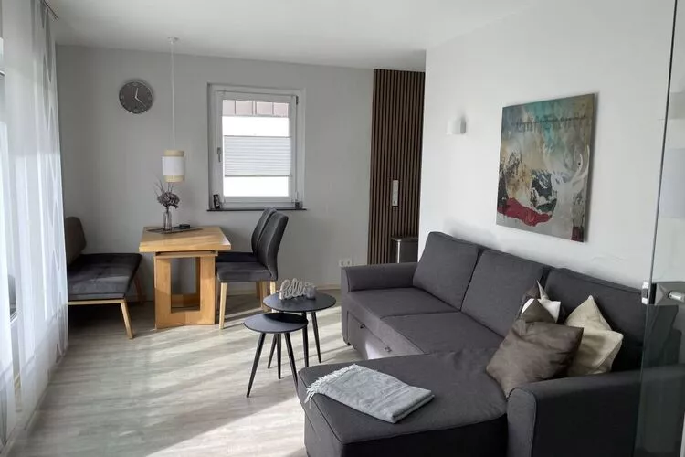 144329-Esszimmer