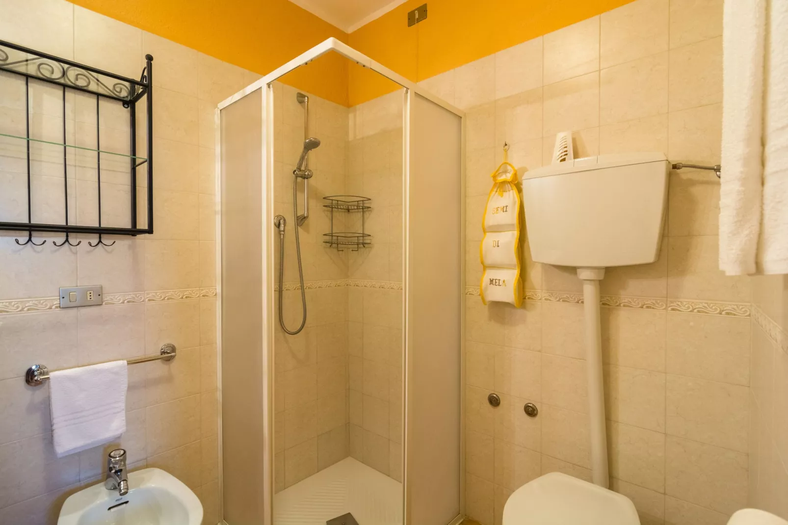 Azalea-Bathroom