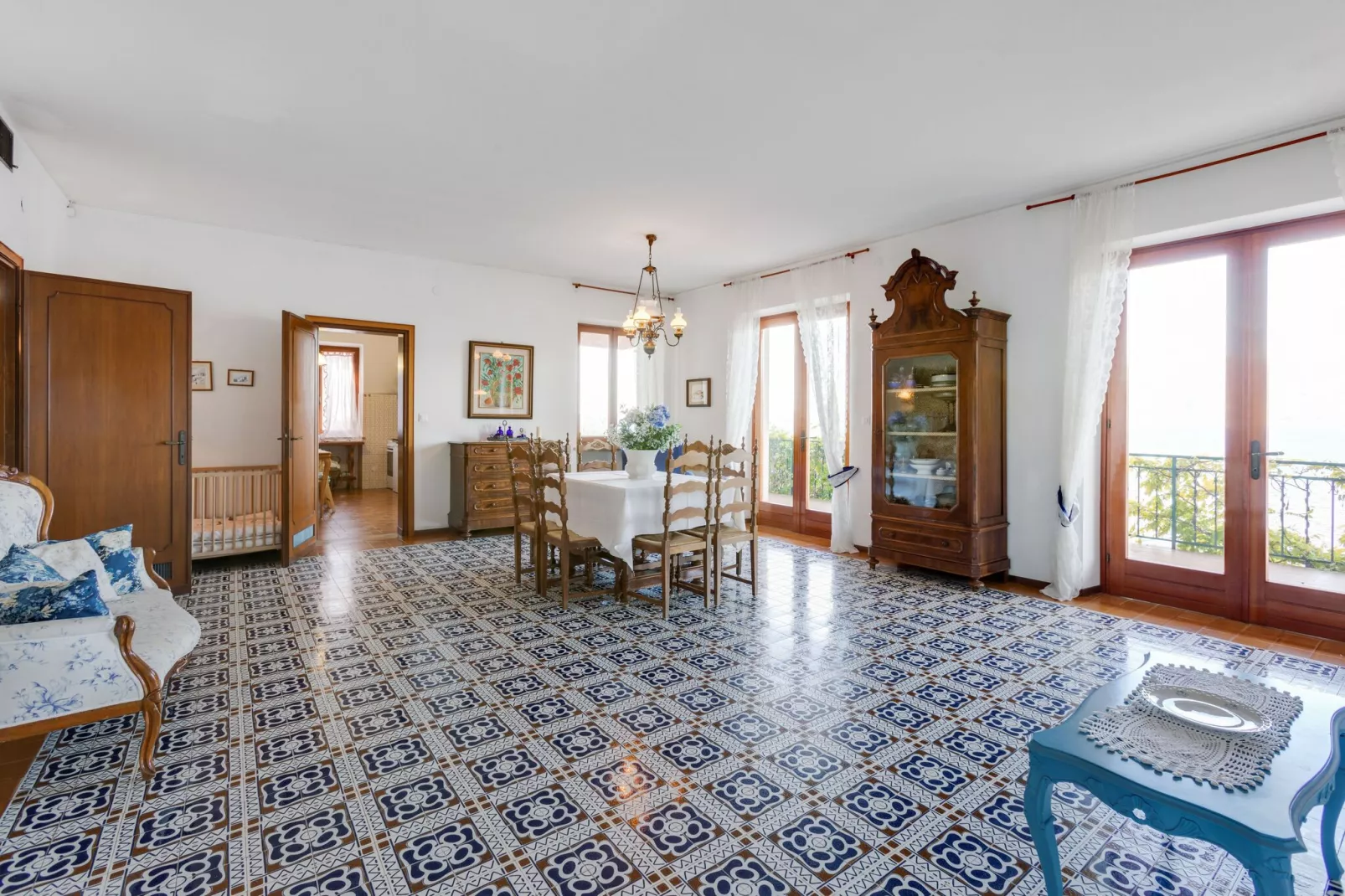 Villa Vista Garda-Salle à manger