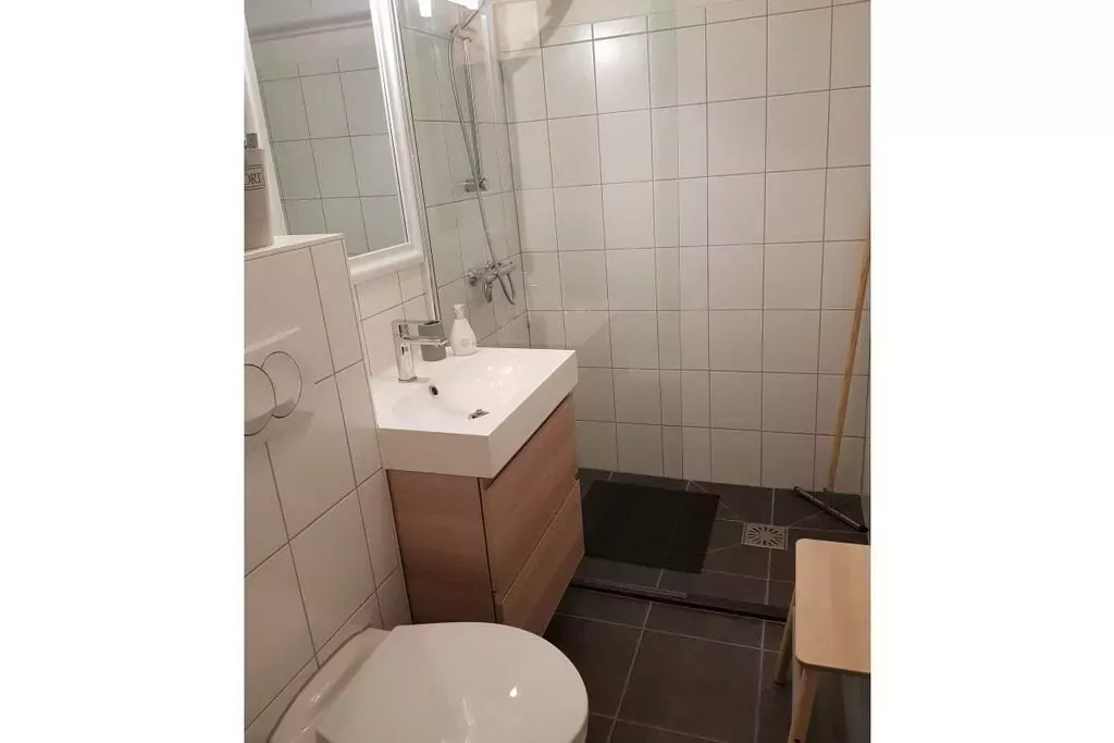191365-Bathroom