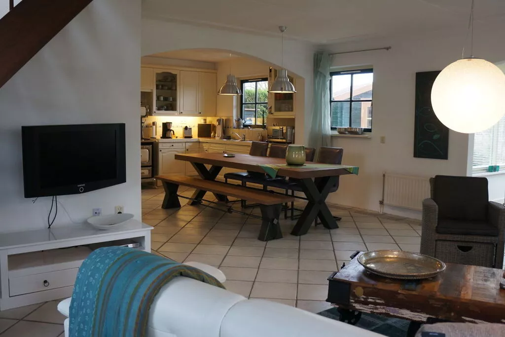 136704-Dining room