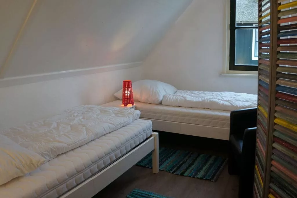 136704-Bedroom