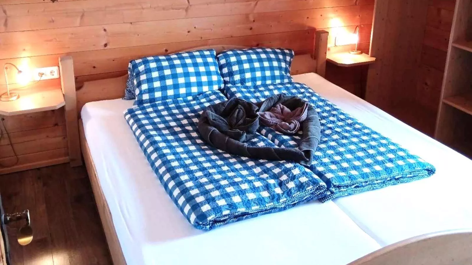 Lisa und Emely-Chambre