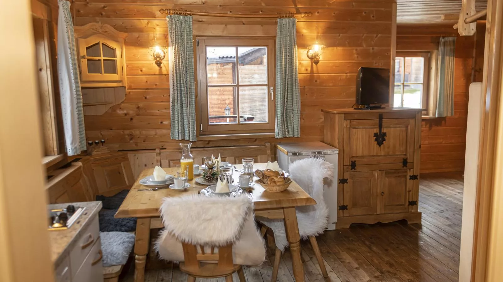 Urige Doppelhaushälfte 11-Dining room