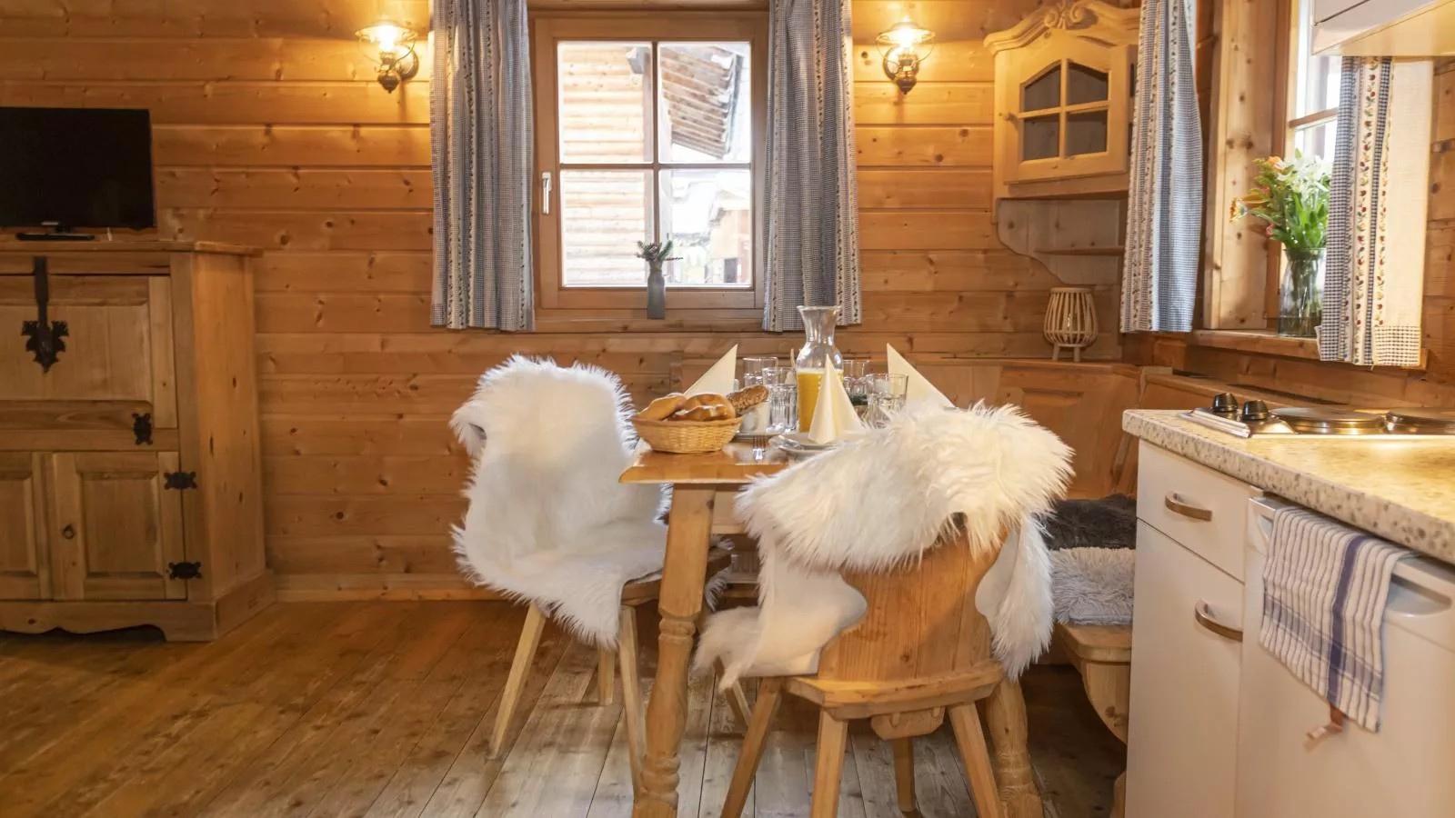 Urige Doppelhaushälfte 11-Dining room
