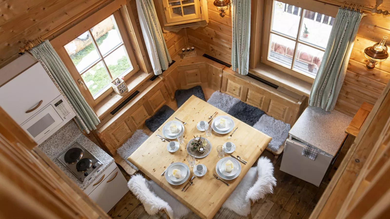 Urige Doppelhaushälfte 12-Dining room