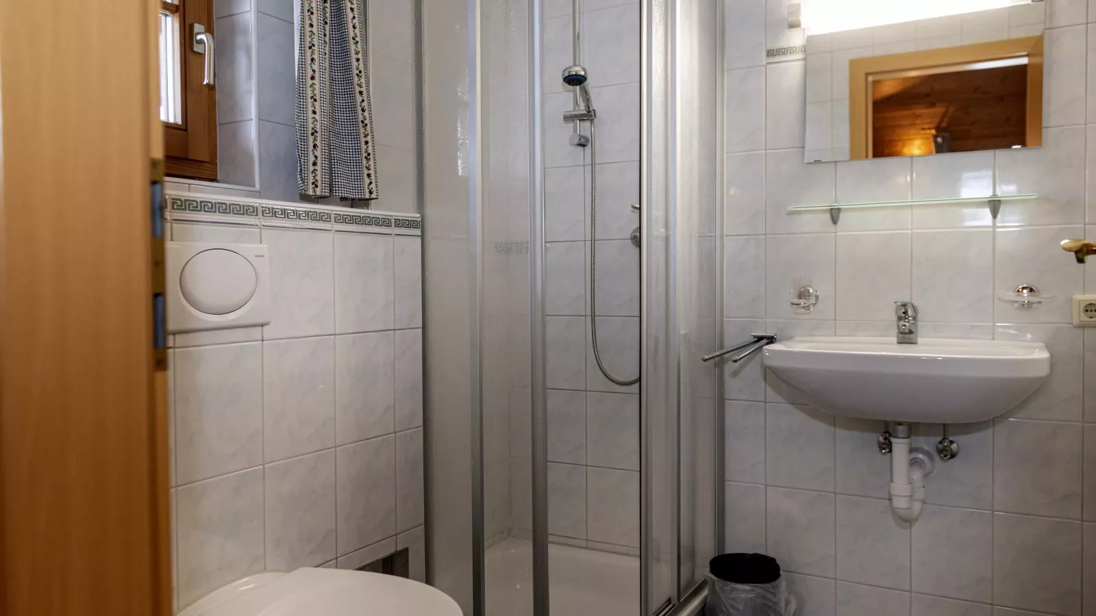 Urige Doppelhaushälfte 16-Bathroom