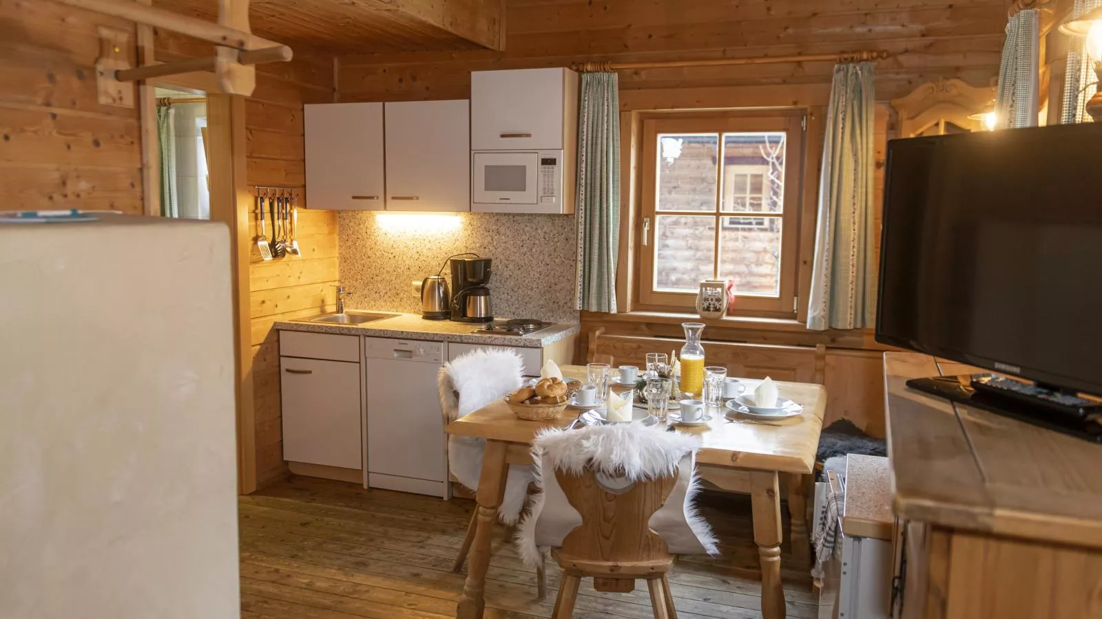 Urige Doppelhaushälfte 15 und 16-Dining room