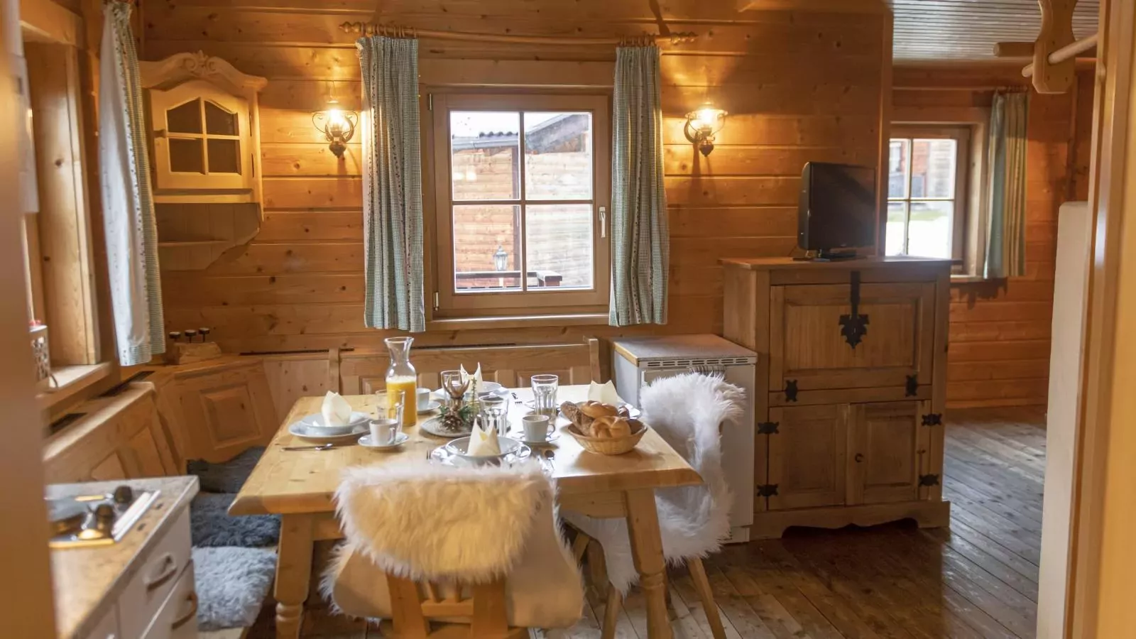 Urige Doppelhaushälfte 15 und 16-Dining room