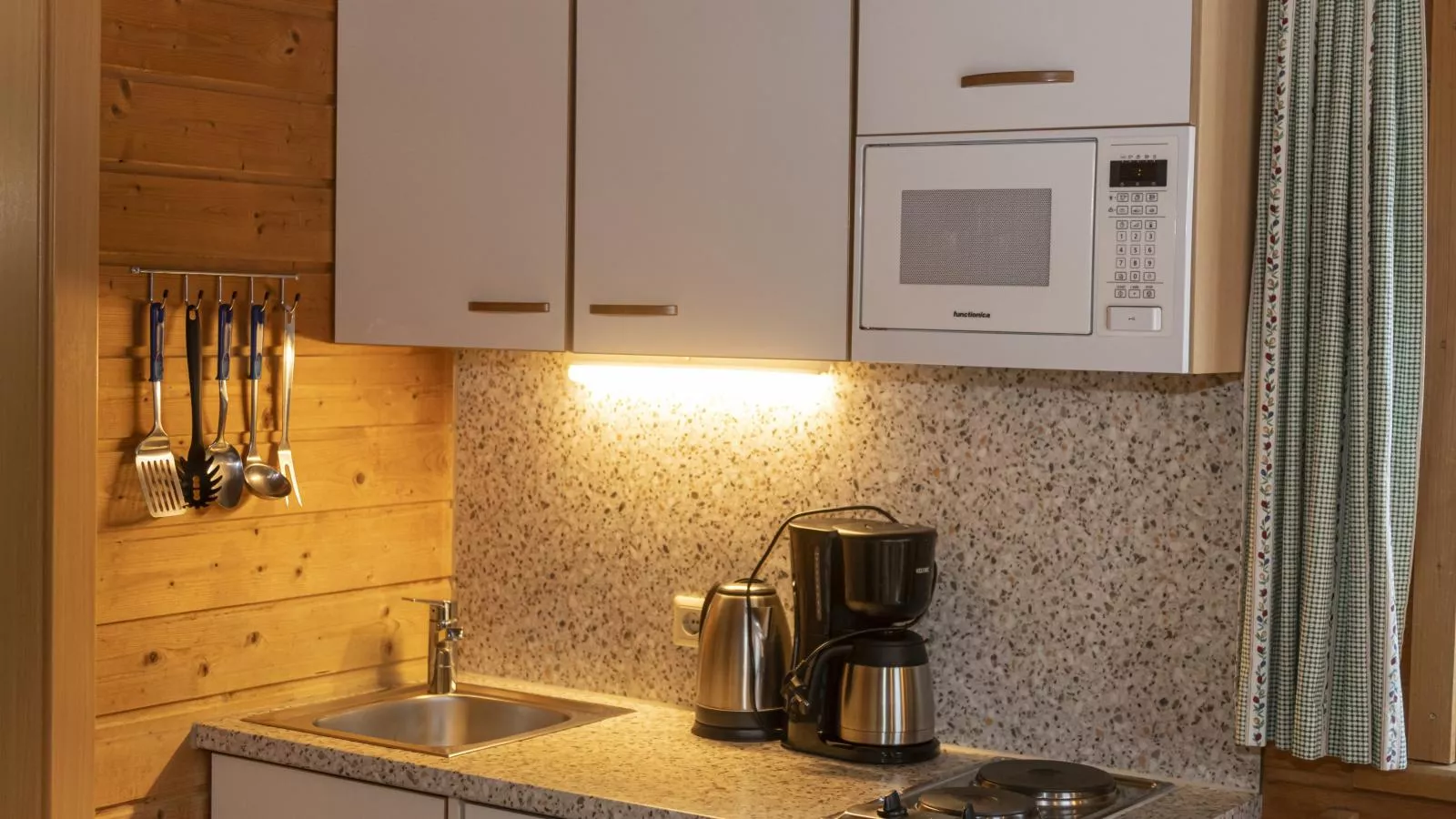 Urige Doppelhaushälfte 15 und 16-Kitchen