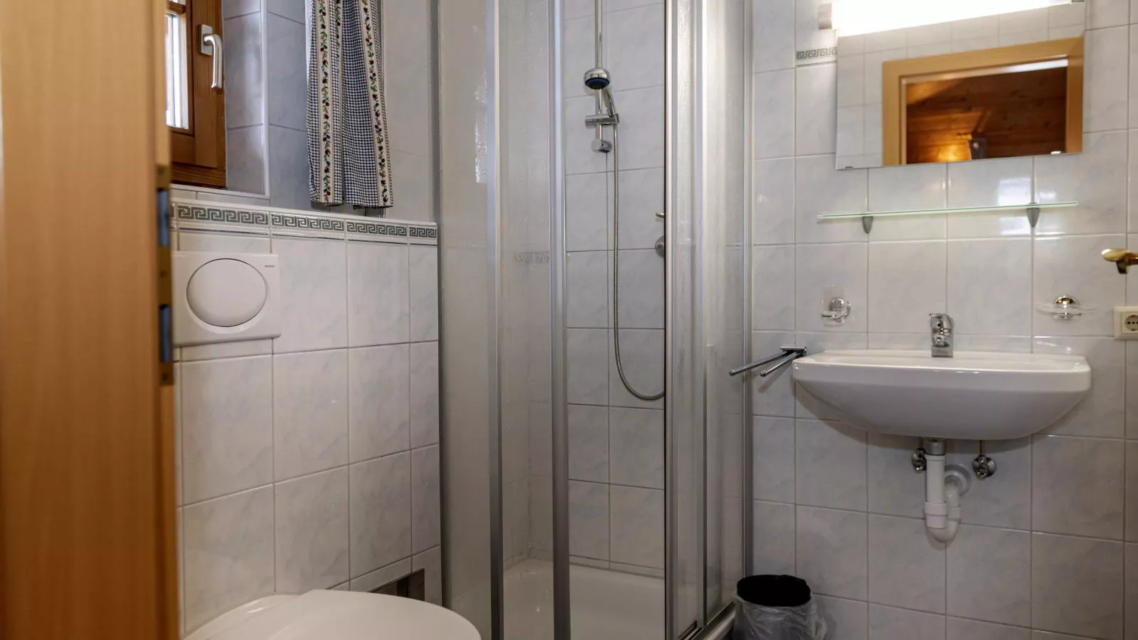 Urige Doppelhaushälfte 15 und 16-Bathroom