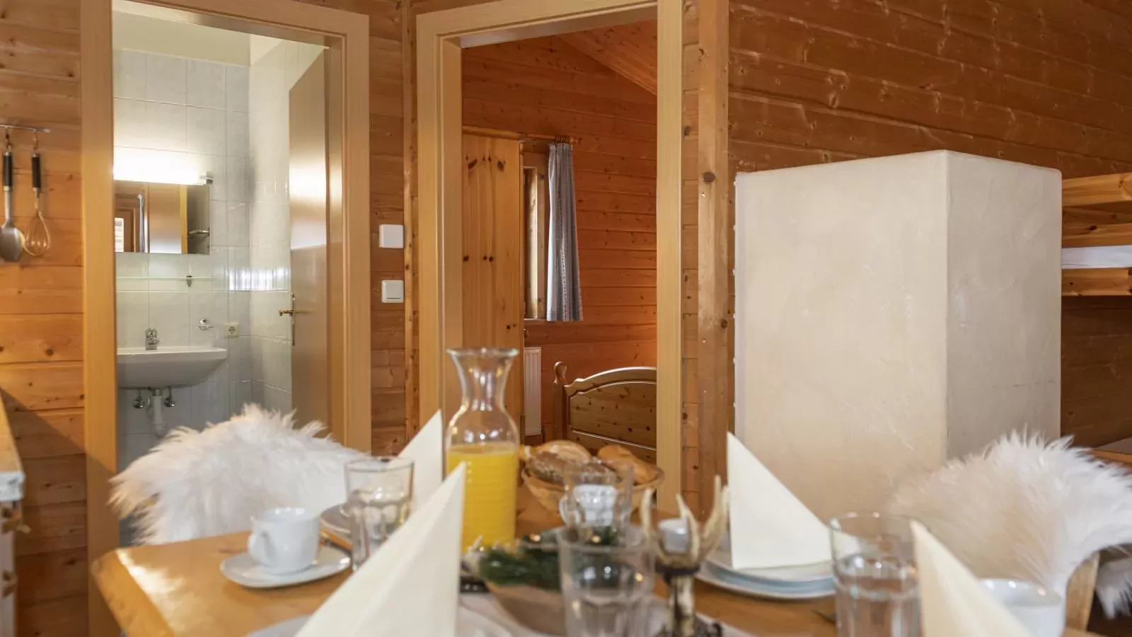Uriges Chalet 3-Dining room