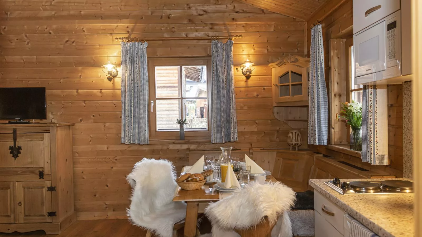 Uriges Chalet 3-Dining room
