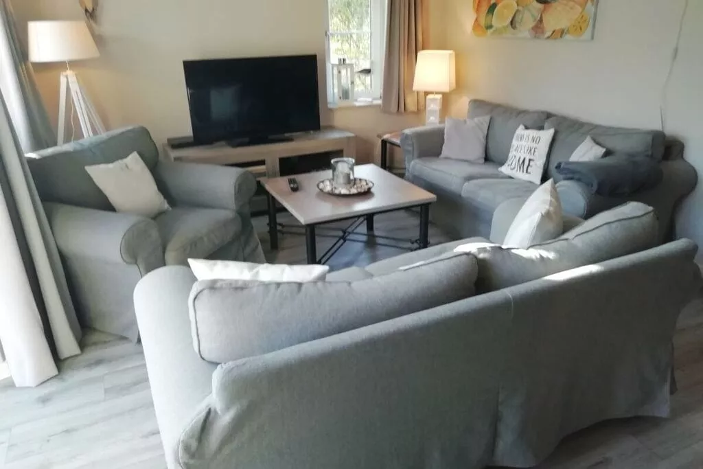 124137-Living room