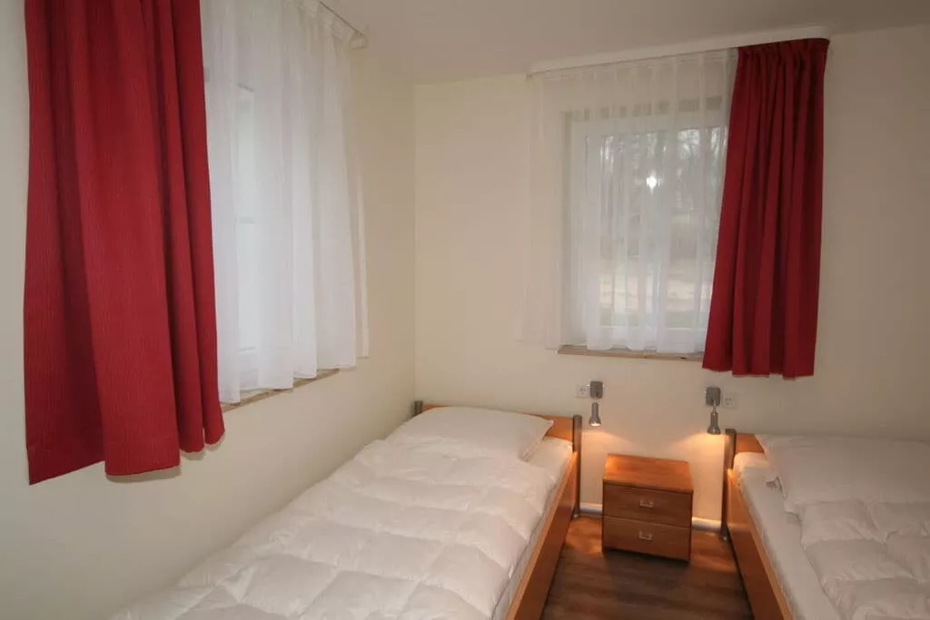 149135-Bedroom