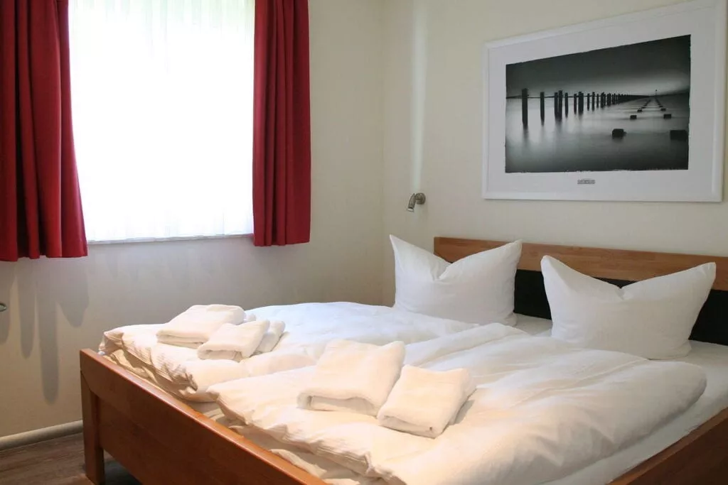 149135-Bedroom