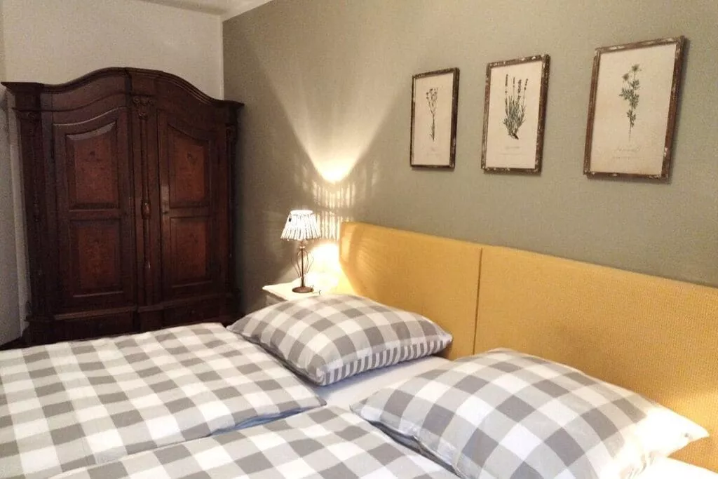 208038-Bedroom