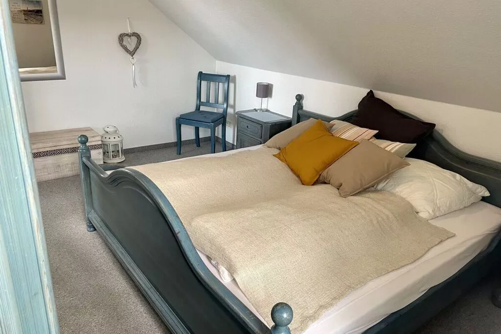 205504-Bedroom