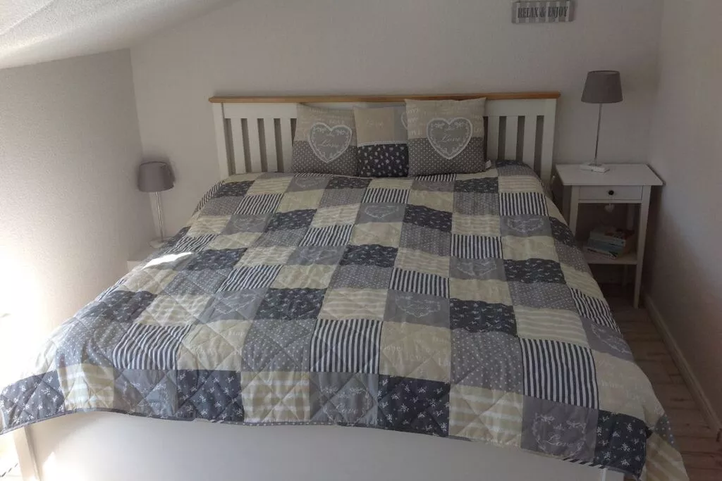 192389-Bedroom