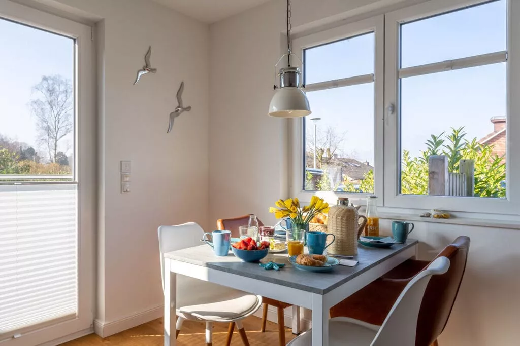 142831-Dining room