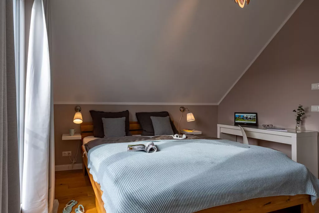 142831-Bedroom