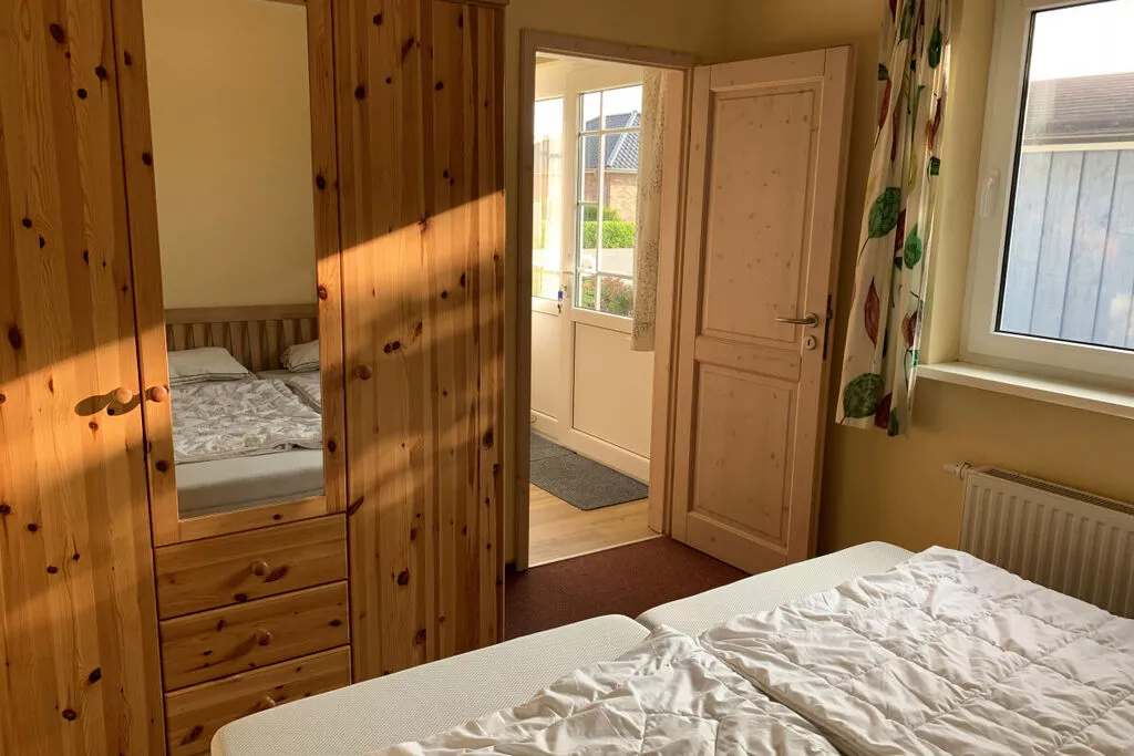 222665-Bedroom