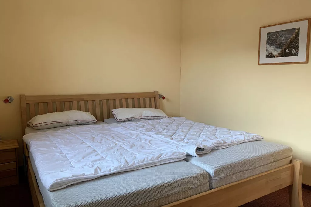 222665-Bedroom