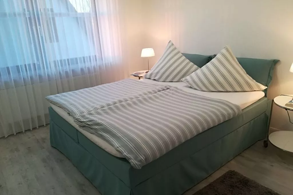 142940-Bedroom