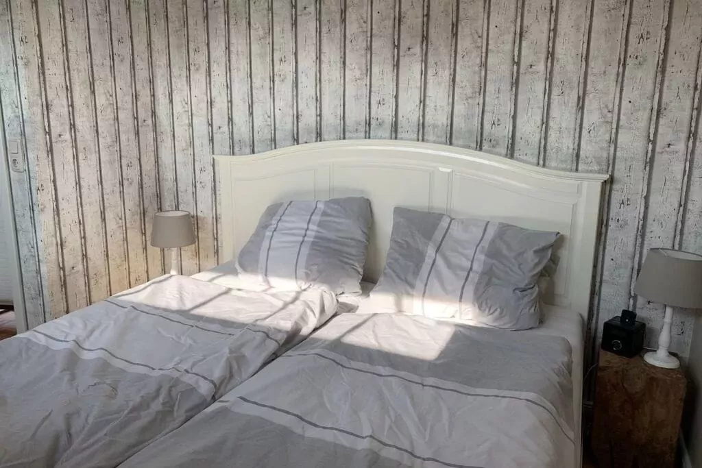 217529-Bedroom