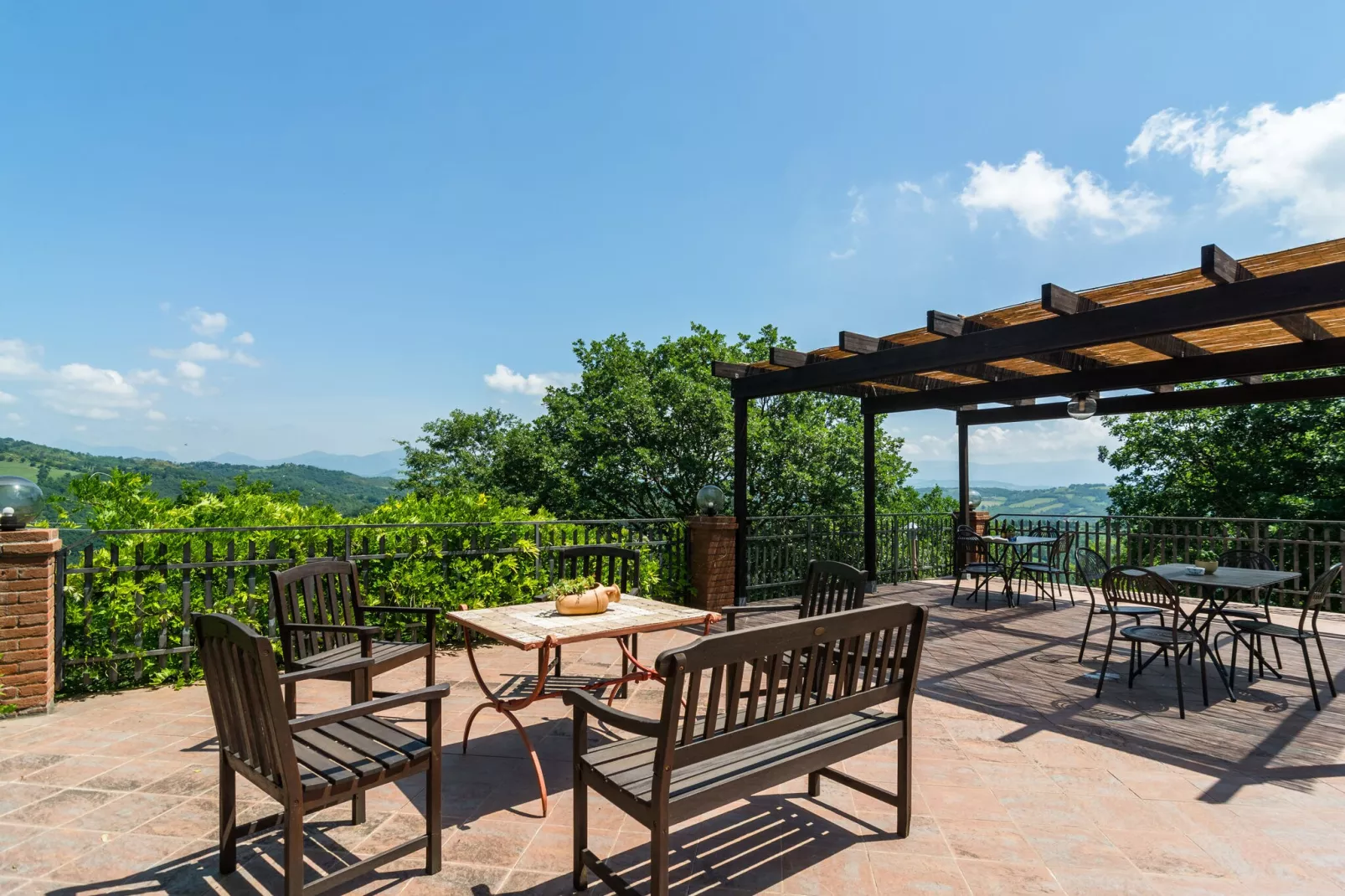 Gelsomino-Terrace balcony