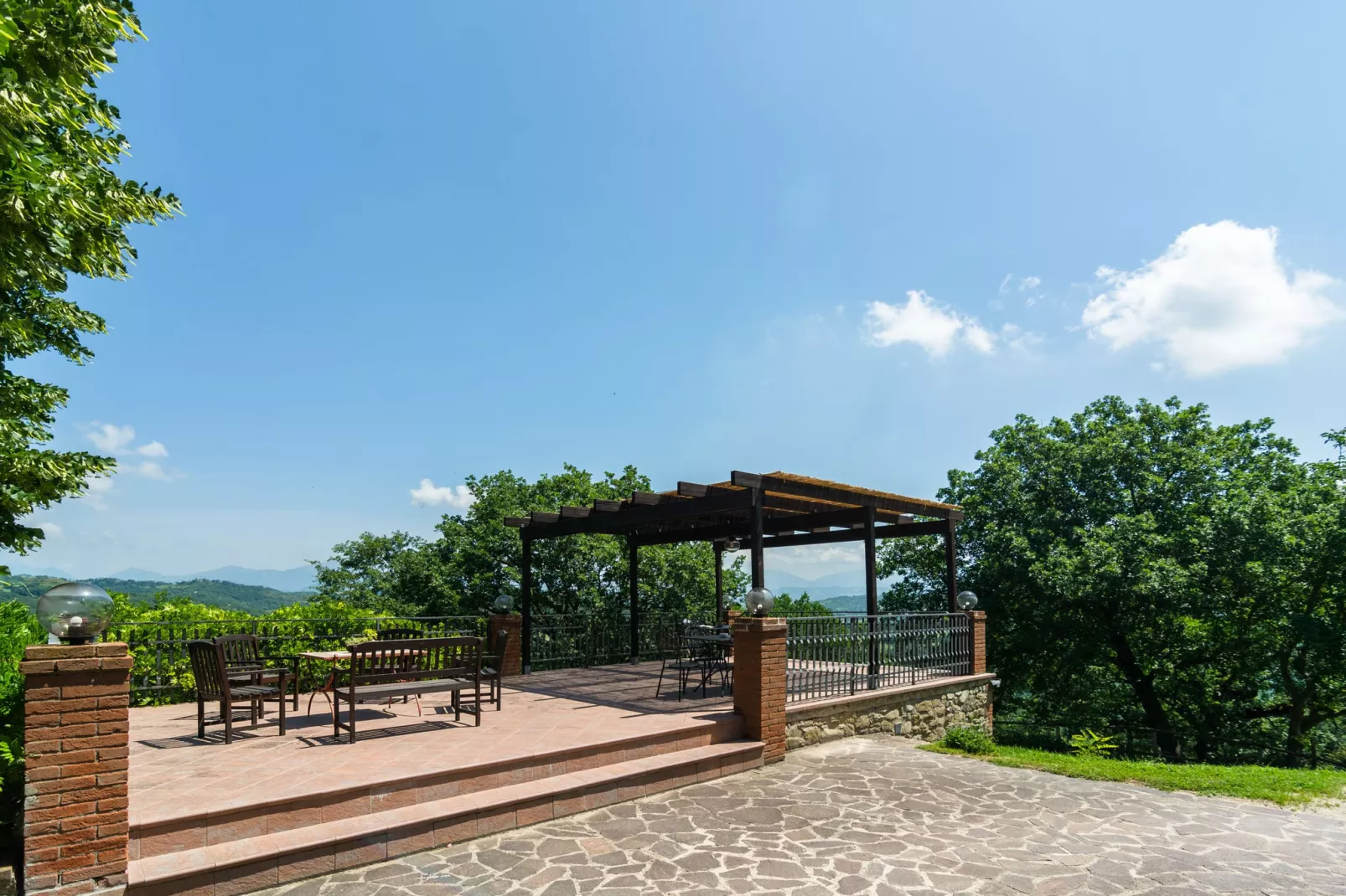 Gelsomino-Terrace balcony