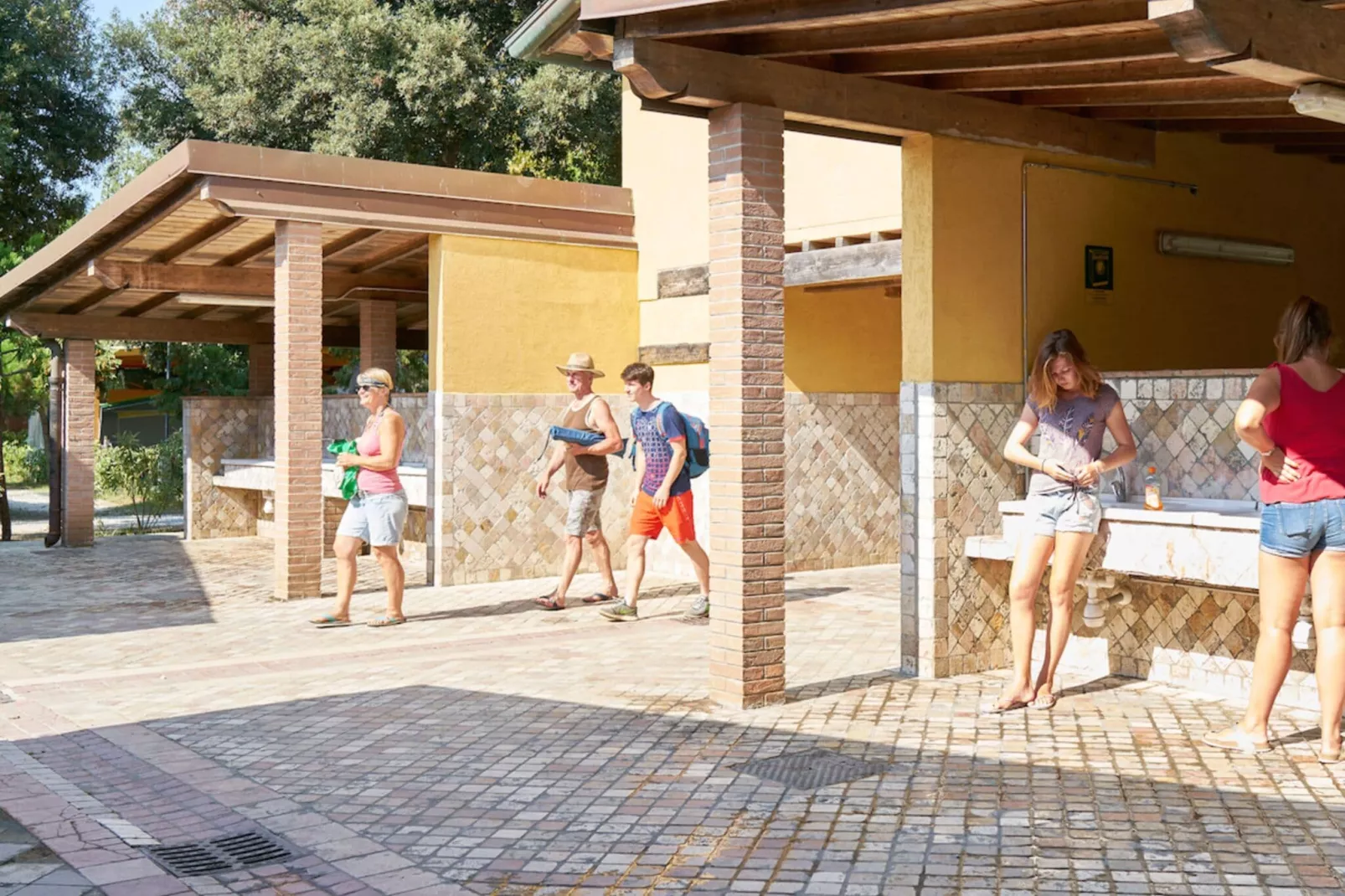 Camping Paradiso Viareggio 1-Areas summer 1km