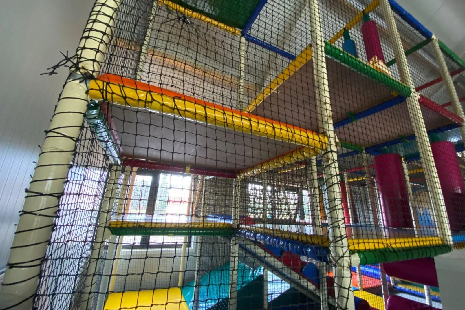 Dwergarend 17-01-Park facilities
