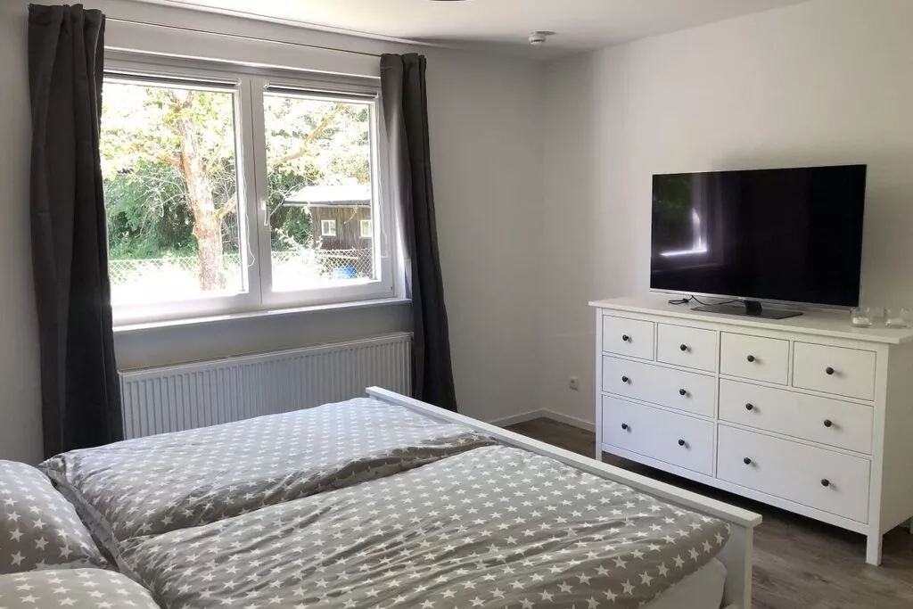 298359-Bedroom