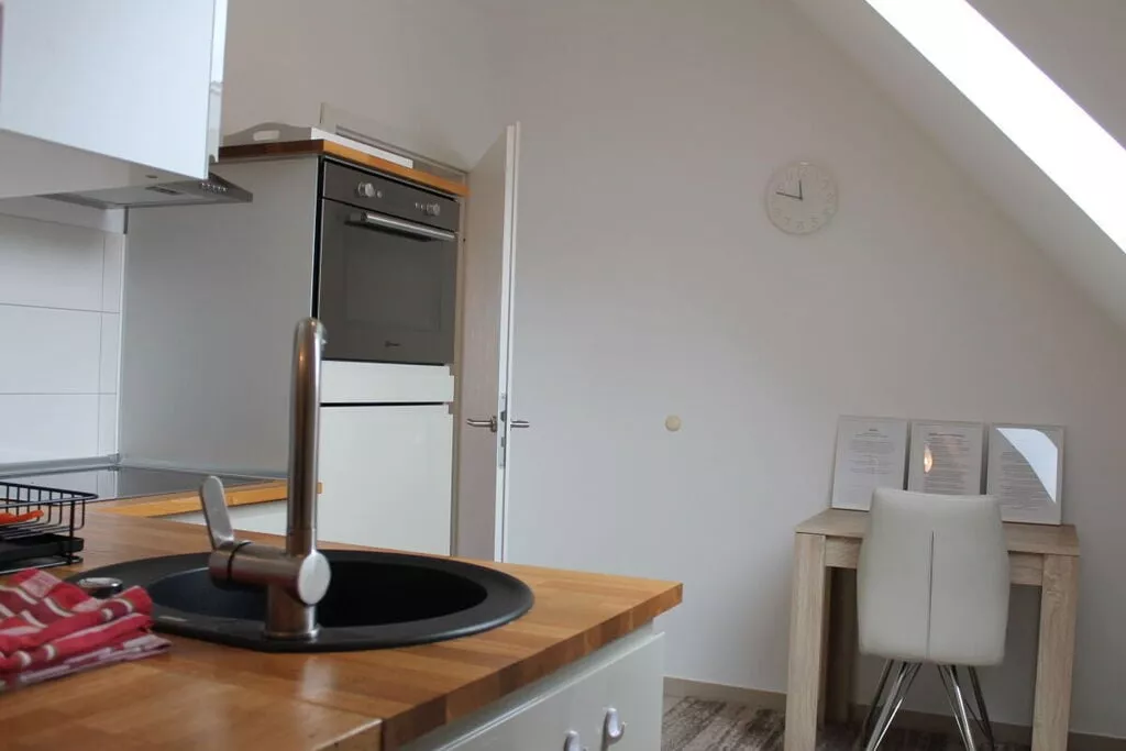 382113-Kitchen