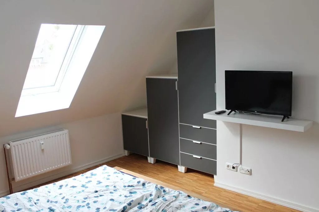 382113-Bedroom