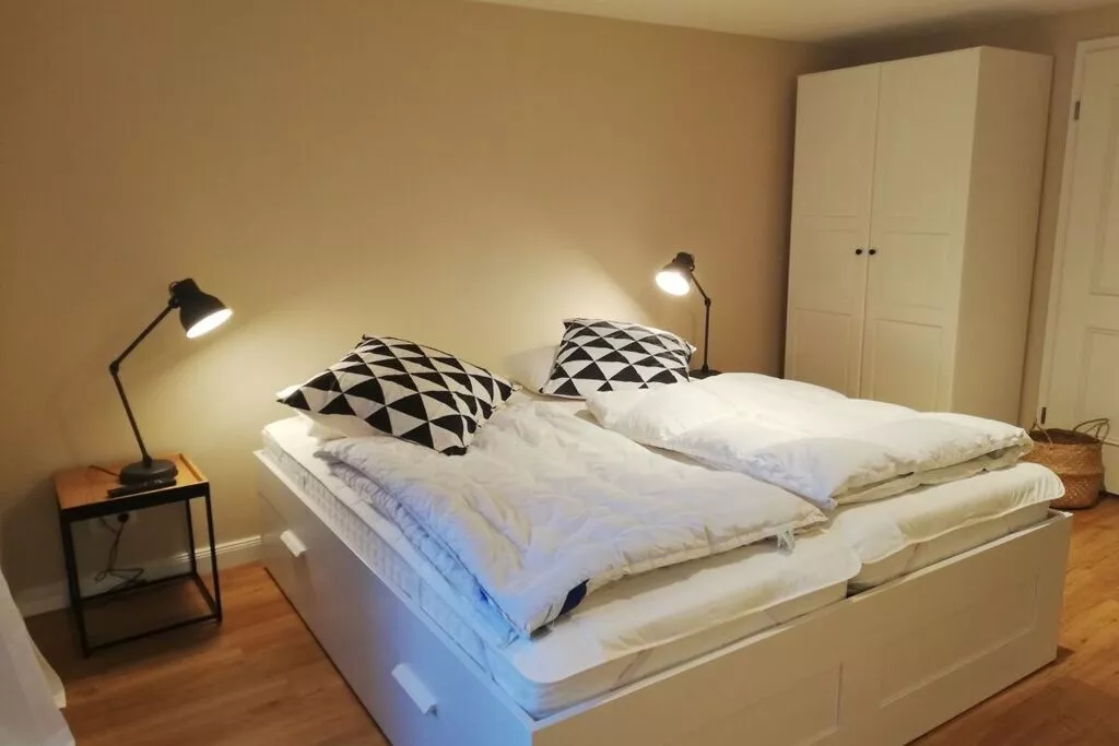 244352-Schlafzimmer