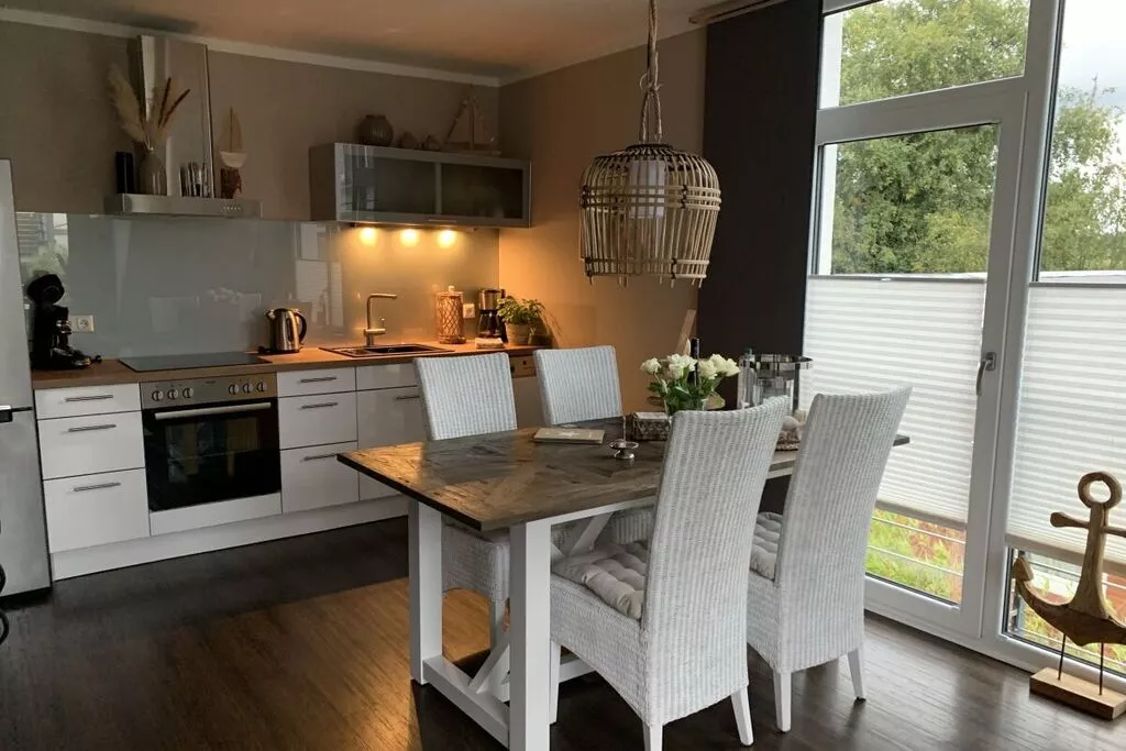 383091-Dining room