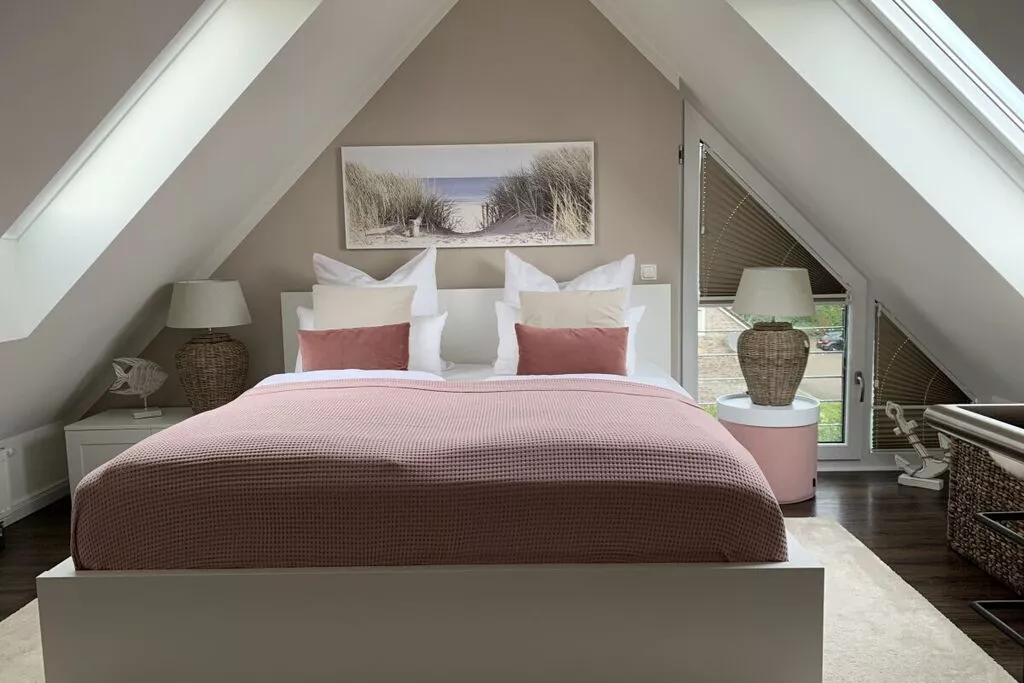 383091-Bedroom
