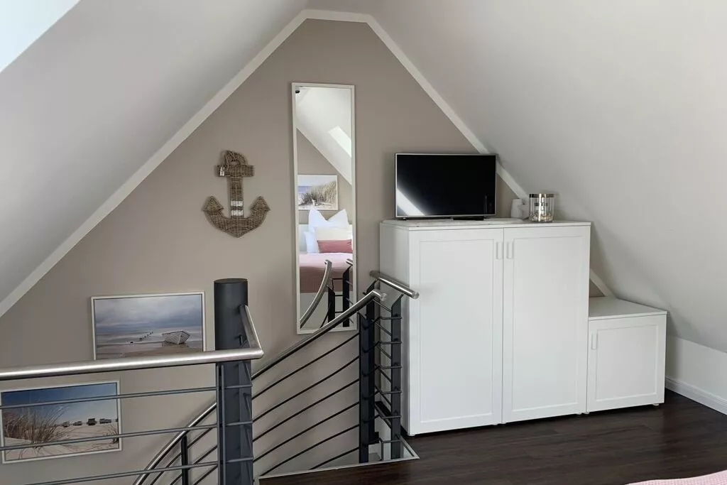 383091-Bedroom