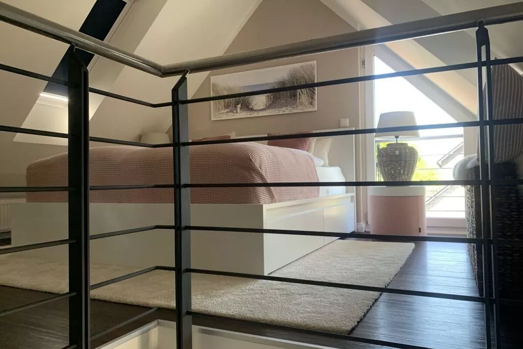383091-Bedroom