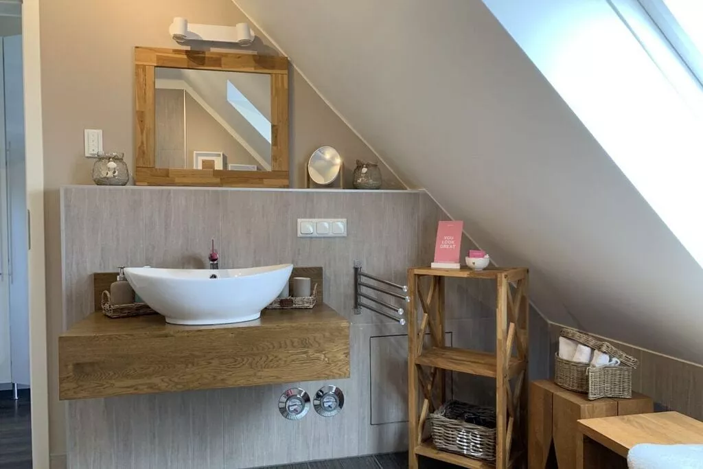 383091-Bathroom