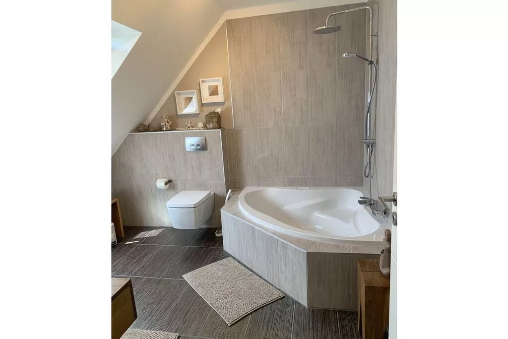 383091-Bathroom